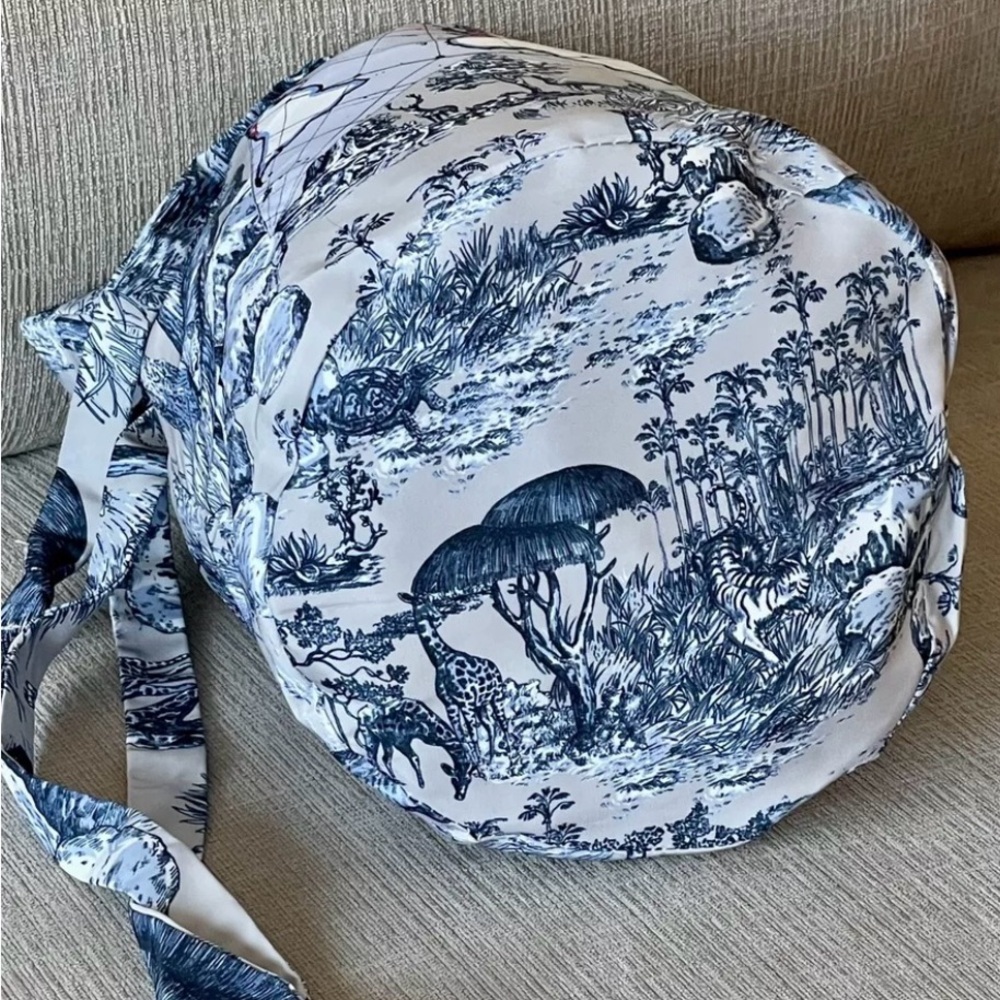 Dior Parfums Around The World Bucket Bag - Picture 3 of 6
